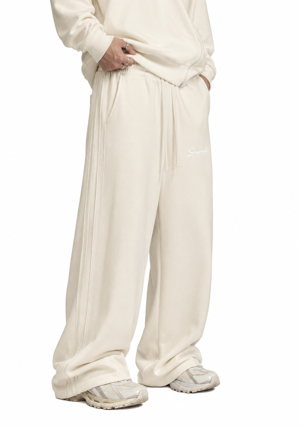 signature Contrast Sweats